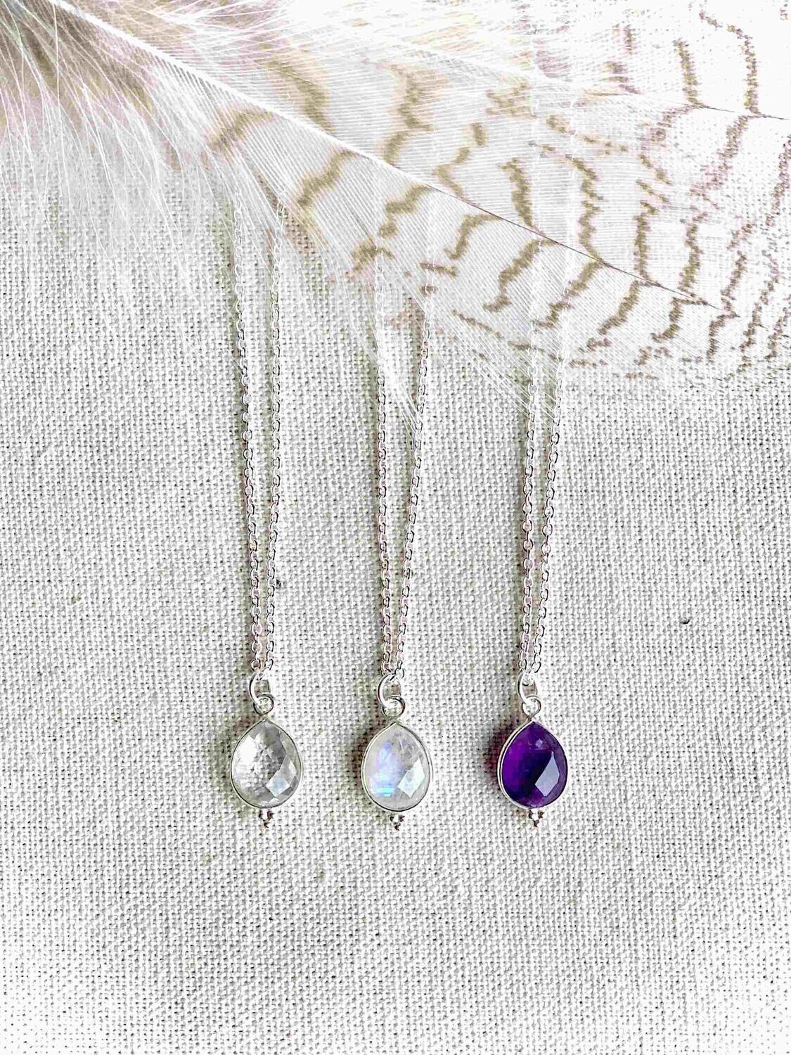 Bedeltje edelsteen met ketting (zilver)