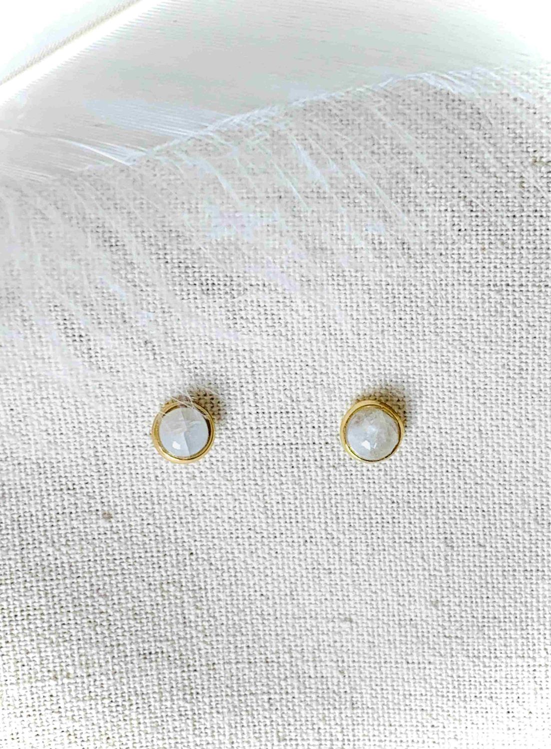 "Oorsteker stainless steel goud" met edelsteen 6mm