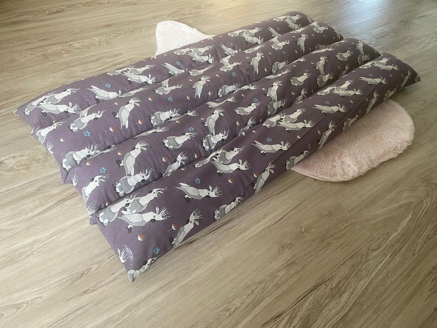 Dinkelspelzkissen Einzelstück Aubergine Kakadu 4 Kammern 110 x 65cm EINZELSTÜCK