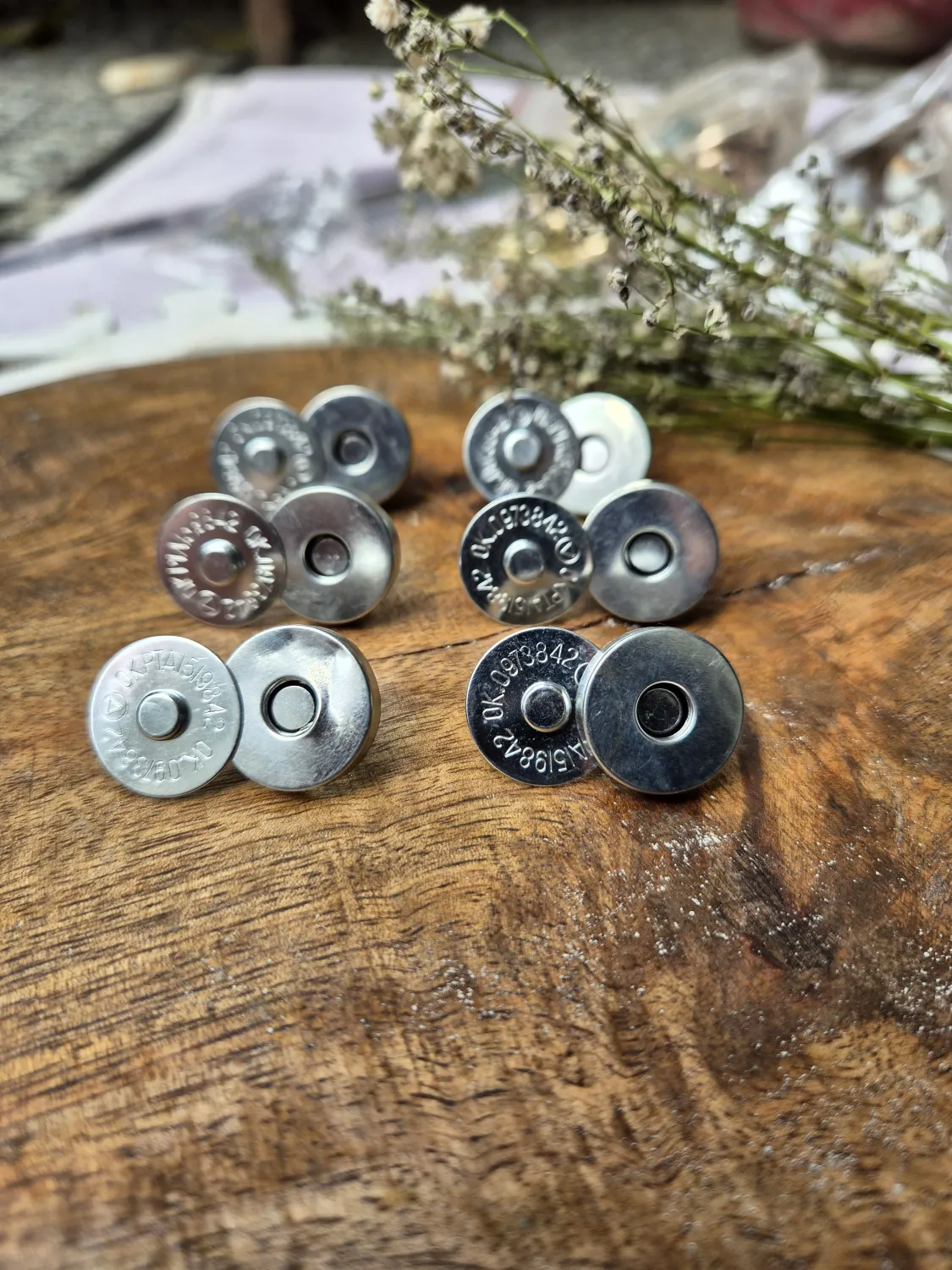 Magnet Button