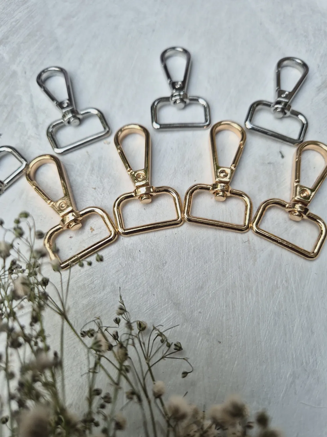 Durable lobster hook keyring with metal buckle for secure everyday use