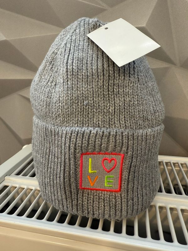 Mütze LOVE Grau