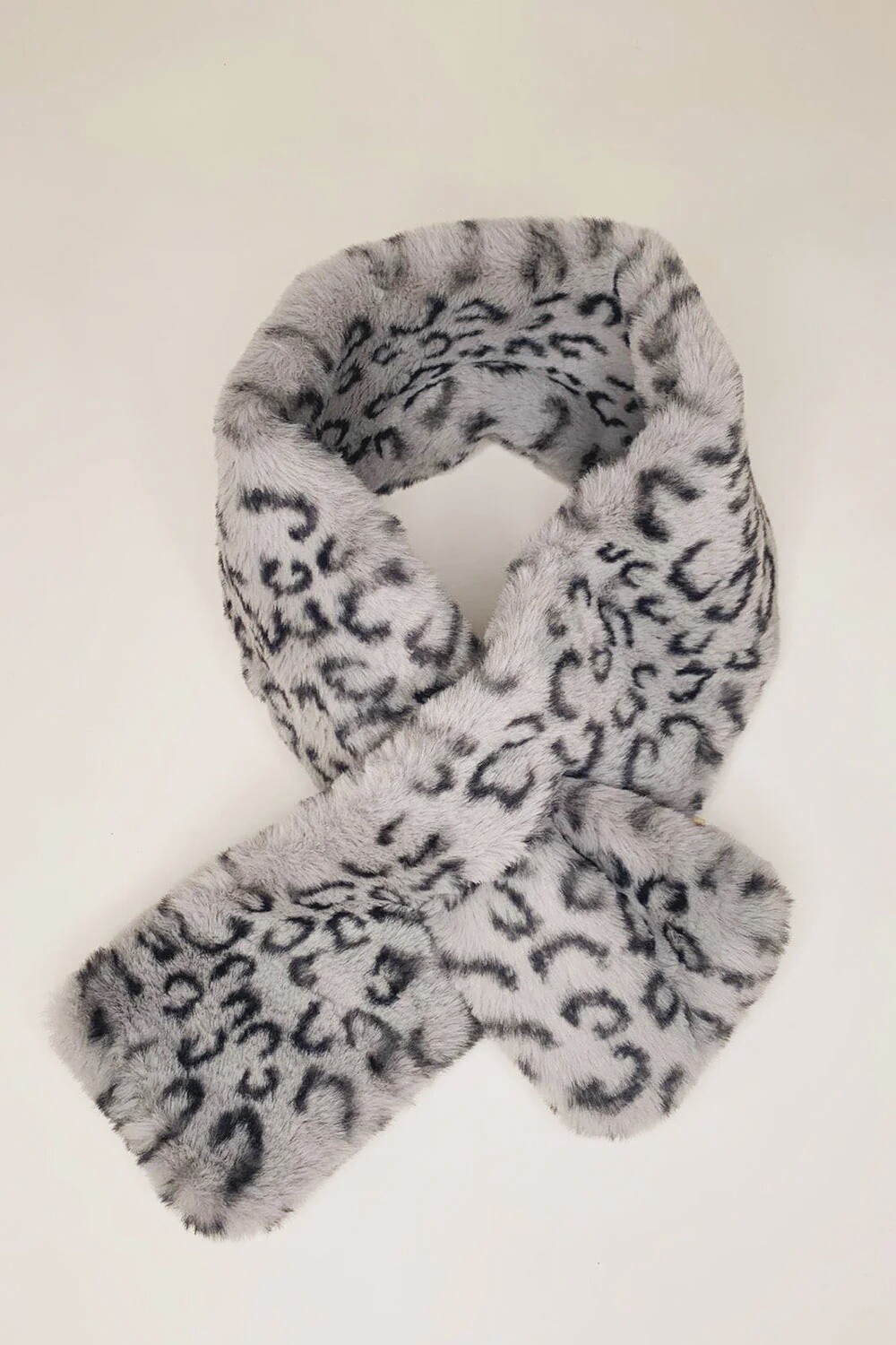 Grey Leopard Print Faux Fur Scarf