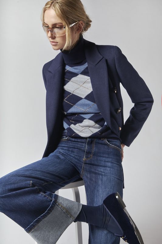 Blue denim cropped jeans