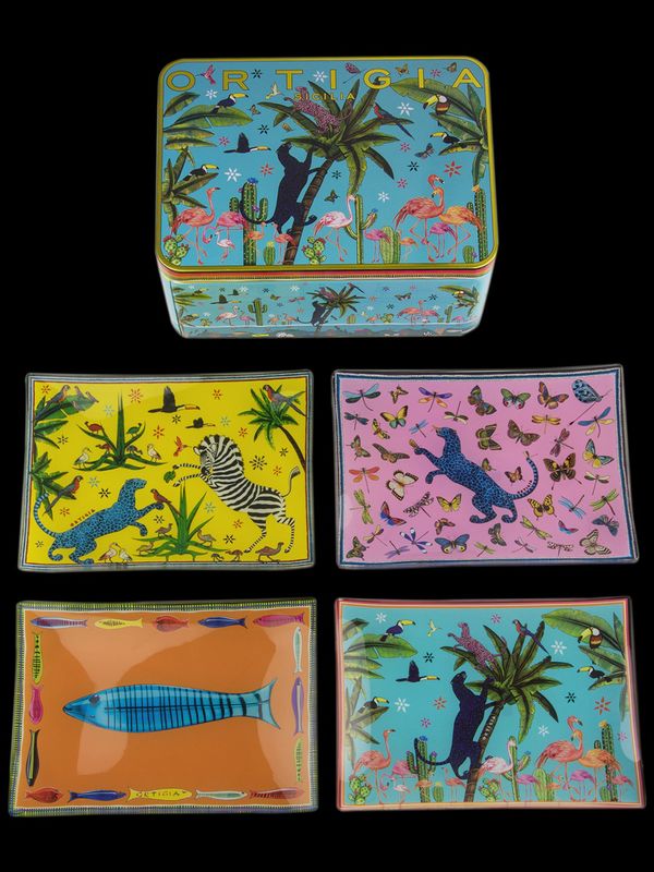 Jungle tin with 4 plates
