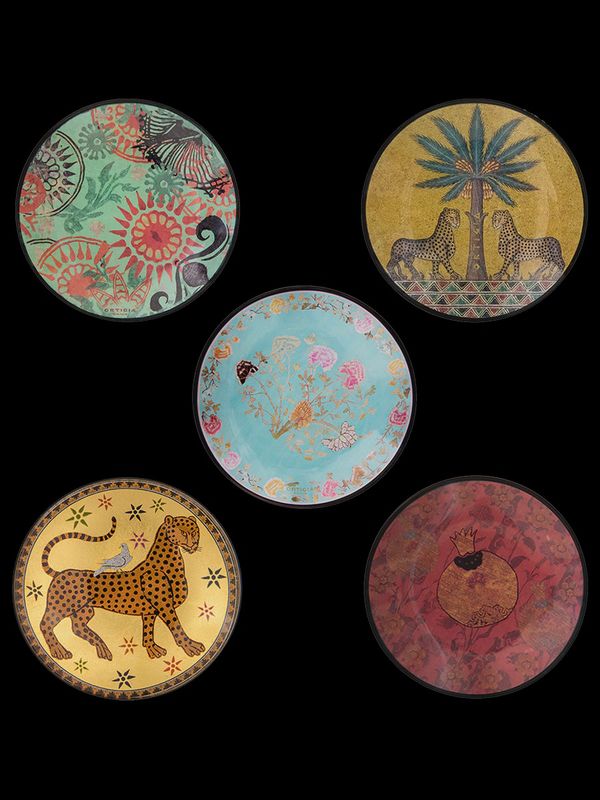 Red ocelot tin with 5 plates