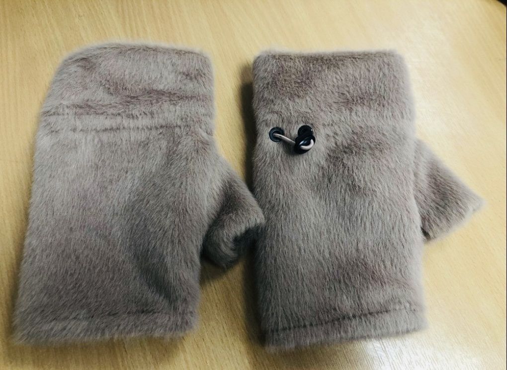 Grey faux fur fingerless gloves
