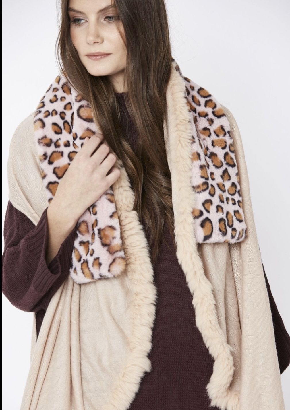 Pink leopard print faux fur scarf