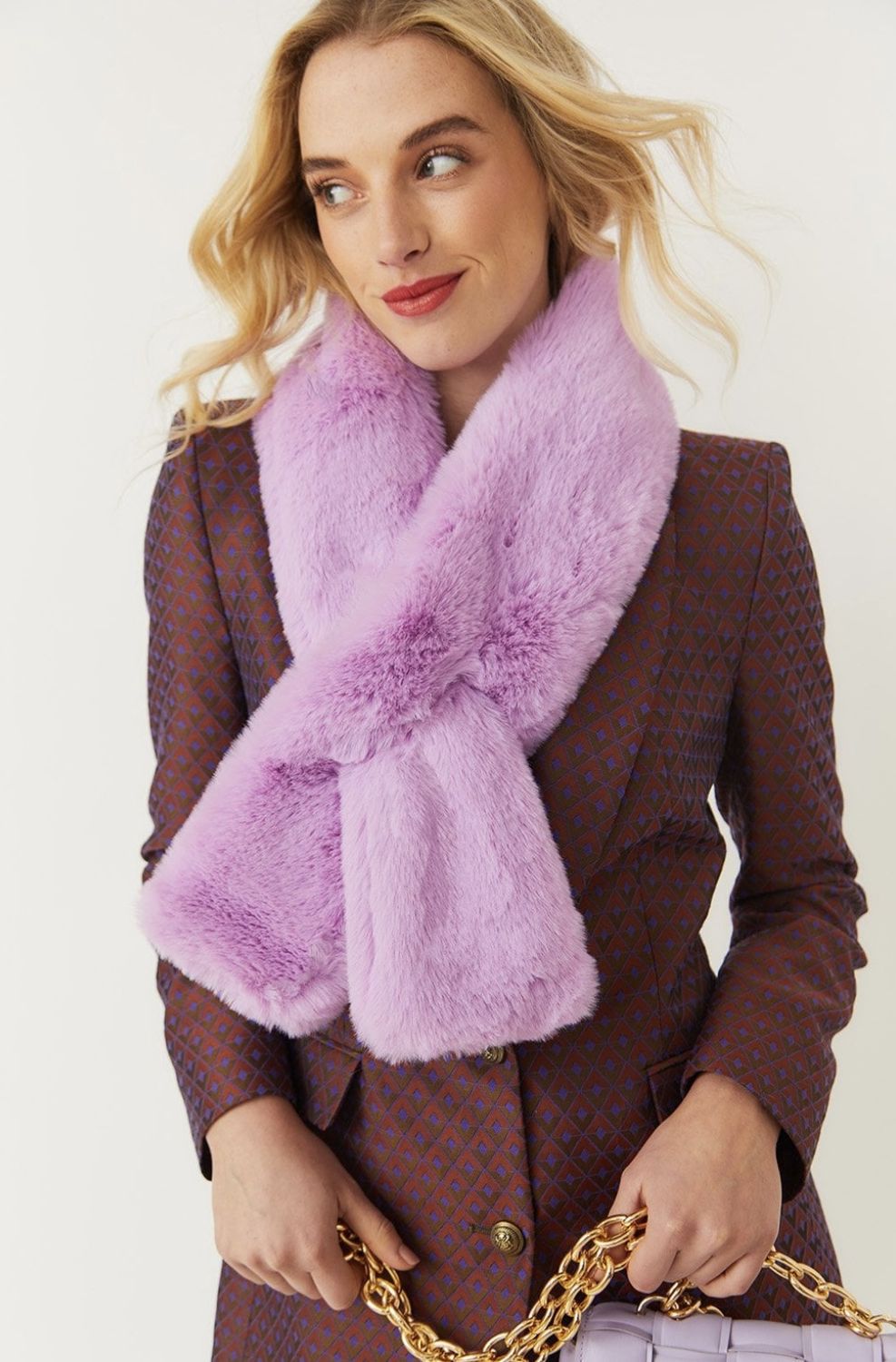 Lilac purple faux fur keyhole scarf