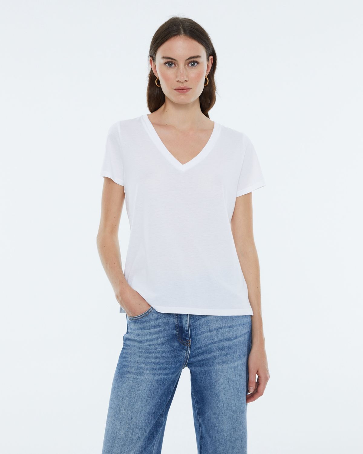 White v-neck T-shirt