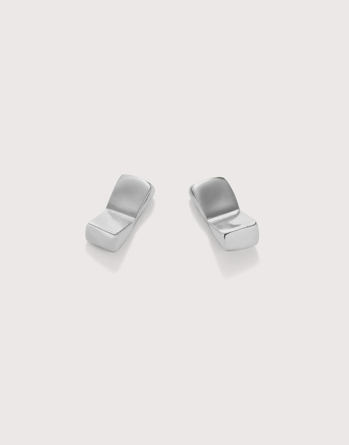 Rectangular shaped earrings in silver