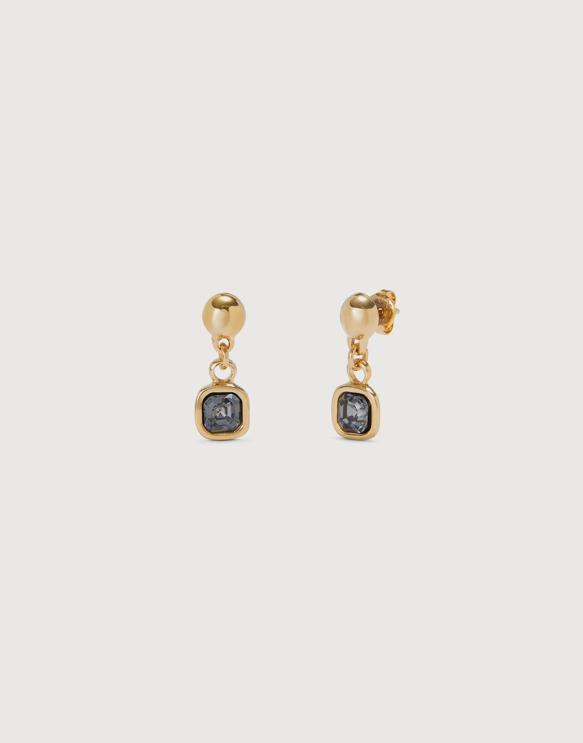 Earrings in gold with black hanging crystal