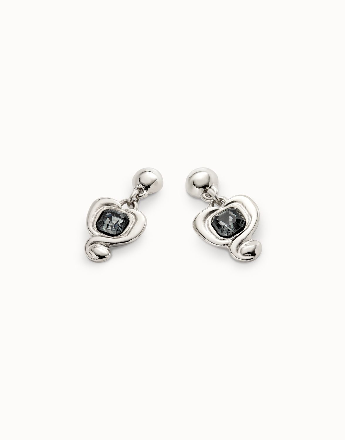 Hanging heart in silver with black crystal