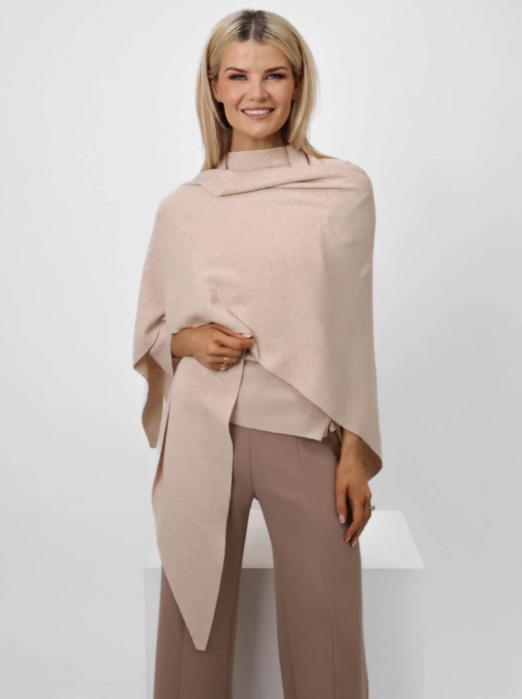 Sandi knitted shawl beige