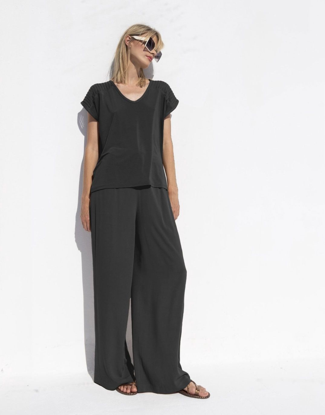 Black jersey T-shirt with knitted detail