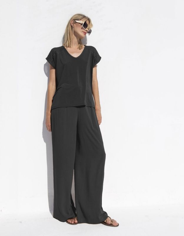 Black jersey T-shirt with knitted detail