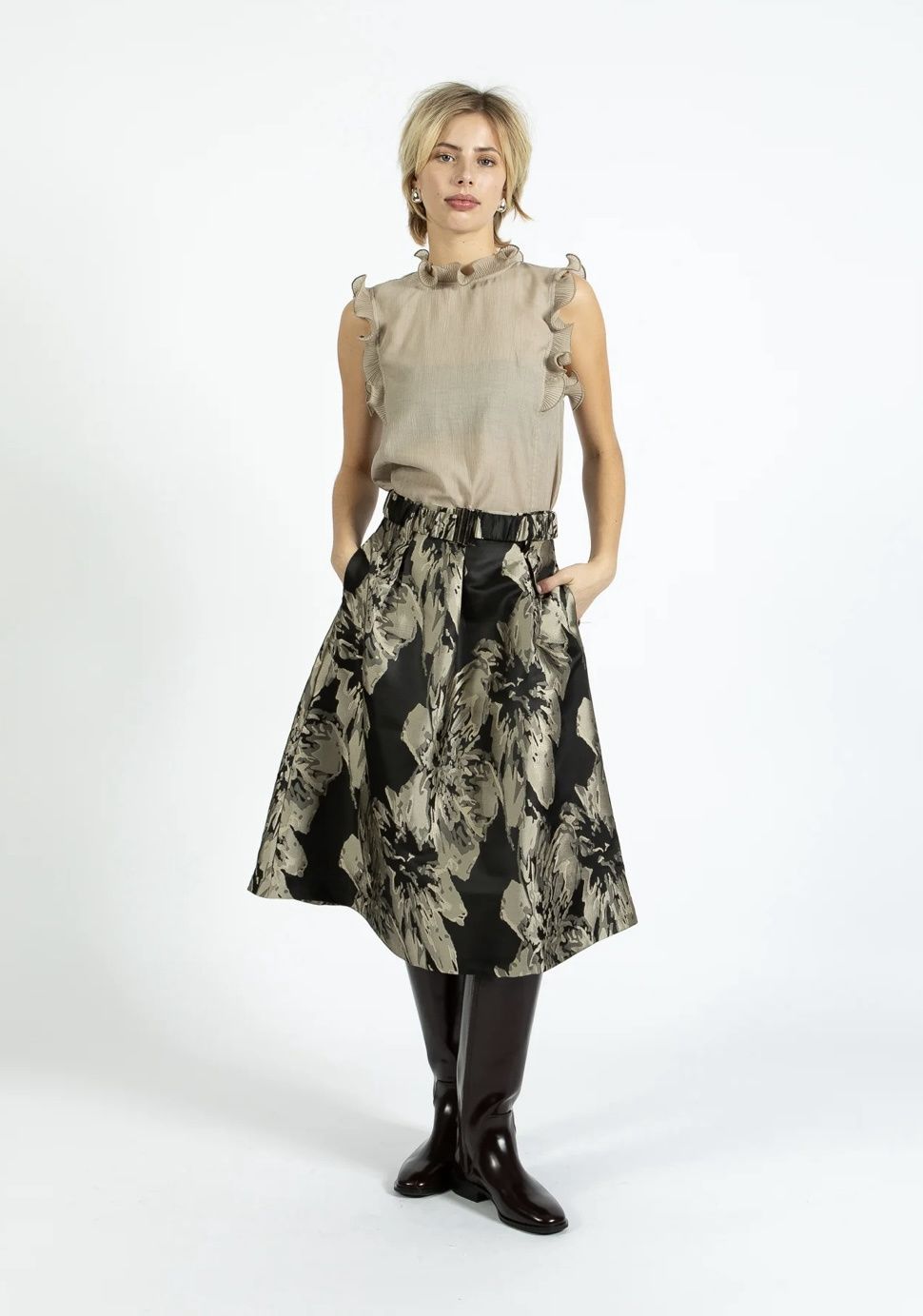 Beige sleeveless top with ruffles w