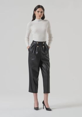 Carrot trousers in black faux leather