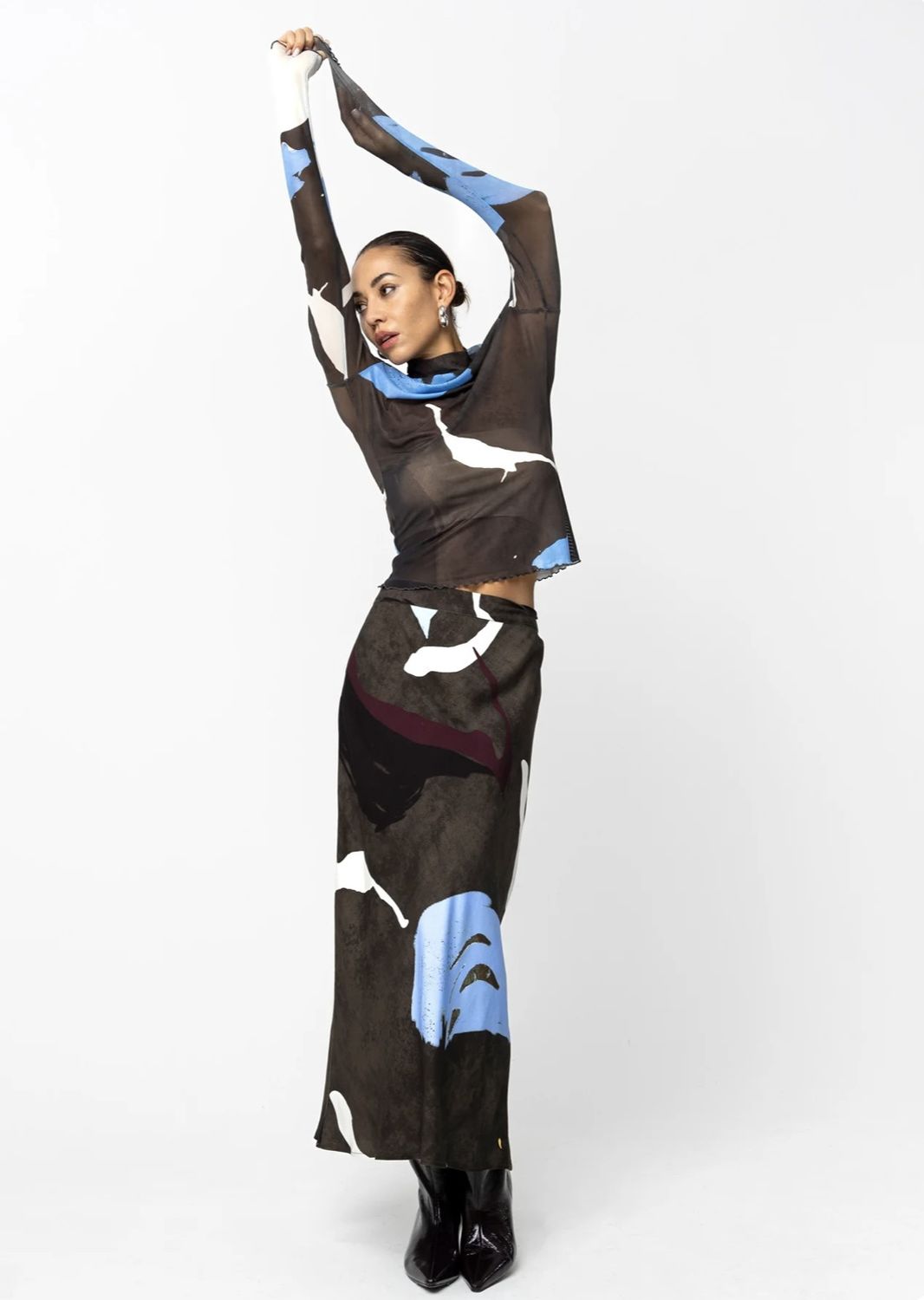 Shadow graphic print skirt blue and khaki