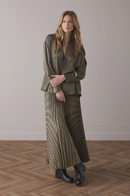 Long pleated skirt black grey green check