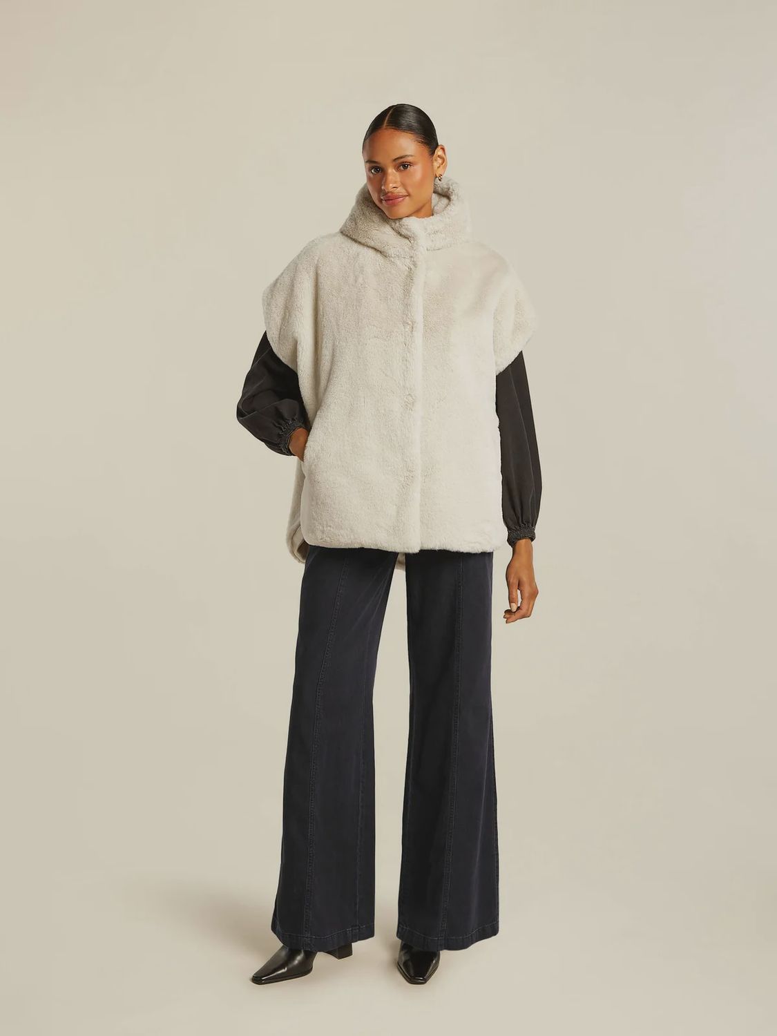 BT Kori faux fur Bodywarmer light cream
