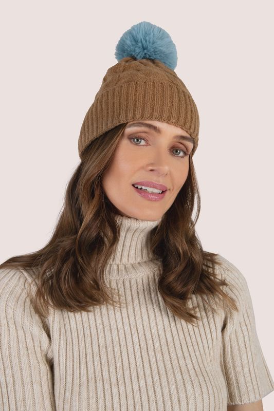 Elise hat beige with blue pompom