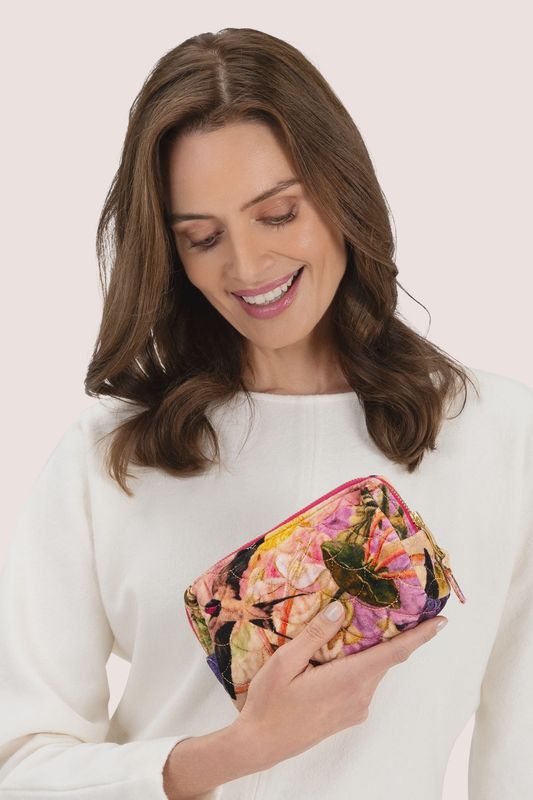 Quilted vanity bag cream posy