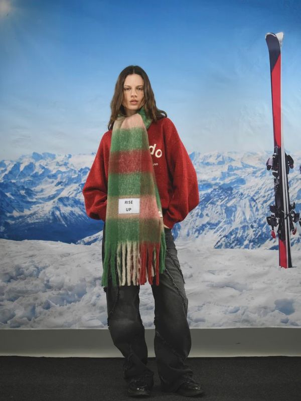 Rise Up scarf green and red
