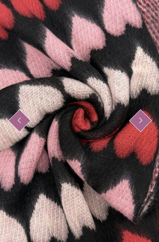 Love heart wool scarf black