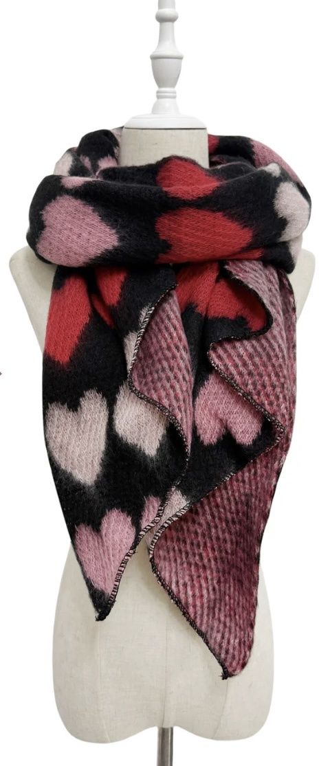 Love heart wool scarf black