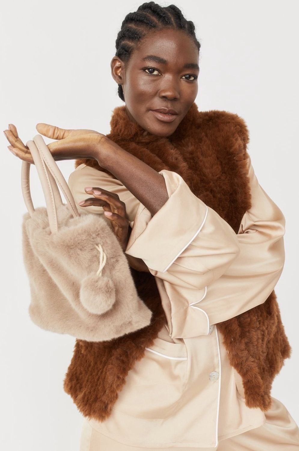 Faux fur bucket bag taupe