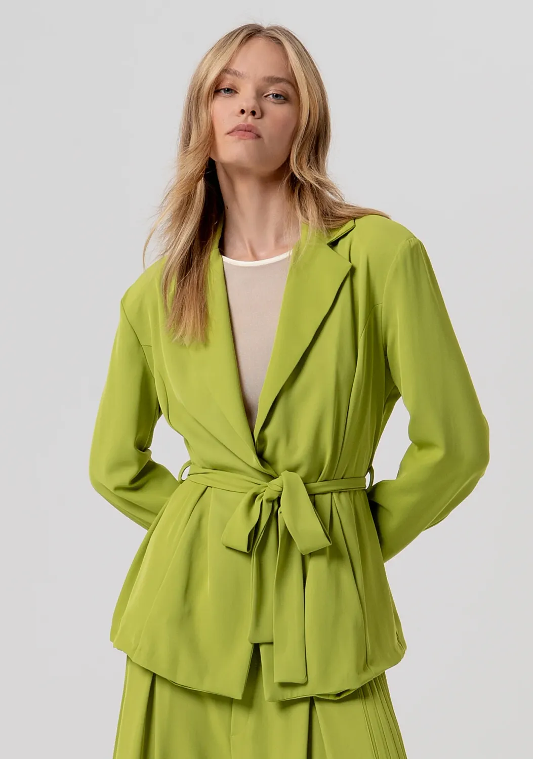 Long length jacket with belt cream