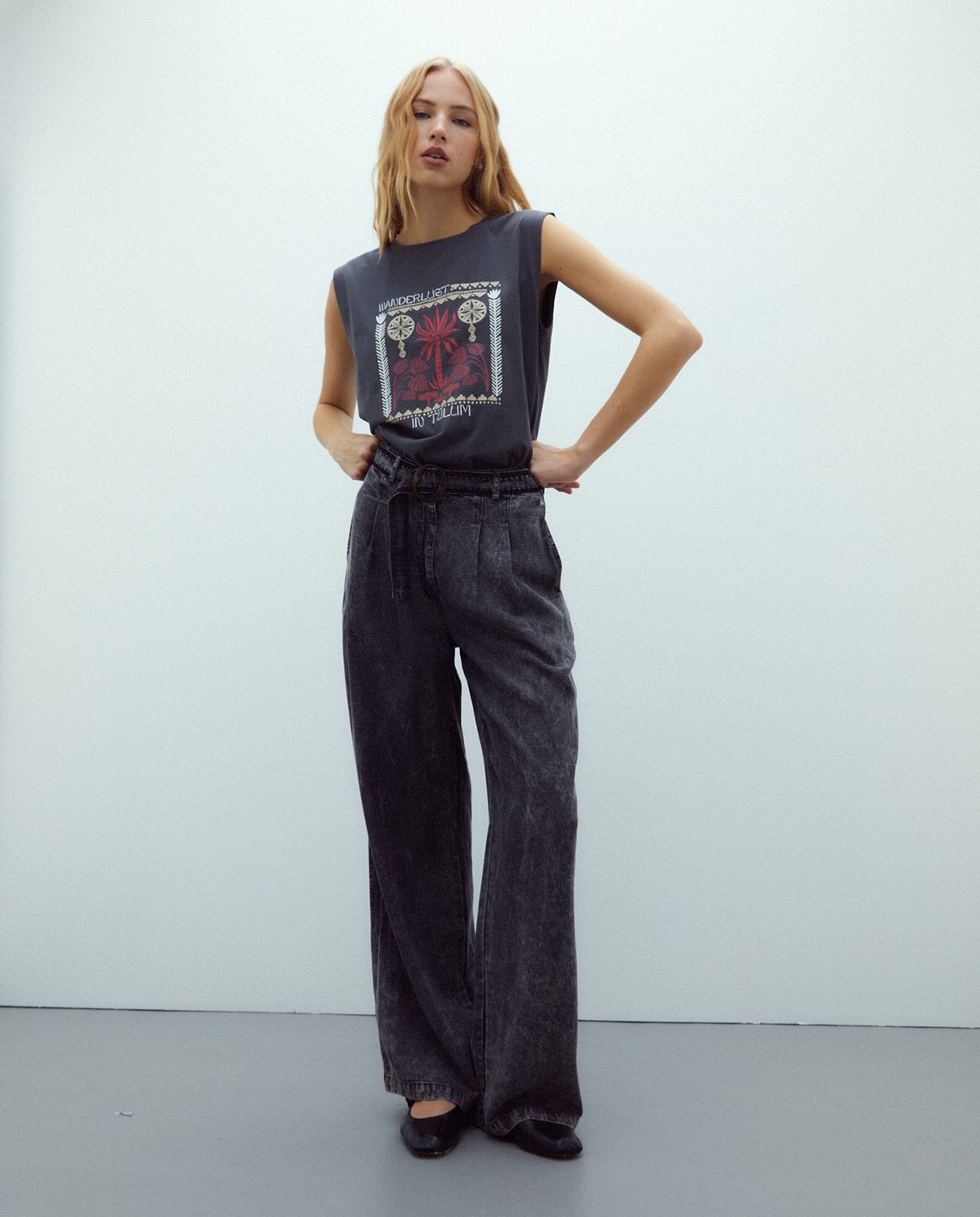 Grey tank t-shirt with logo