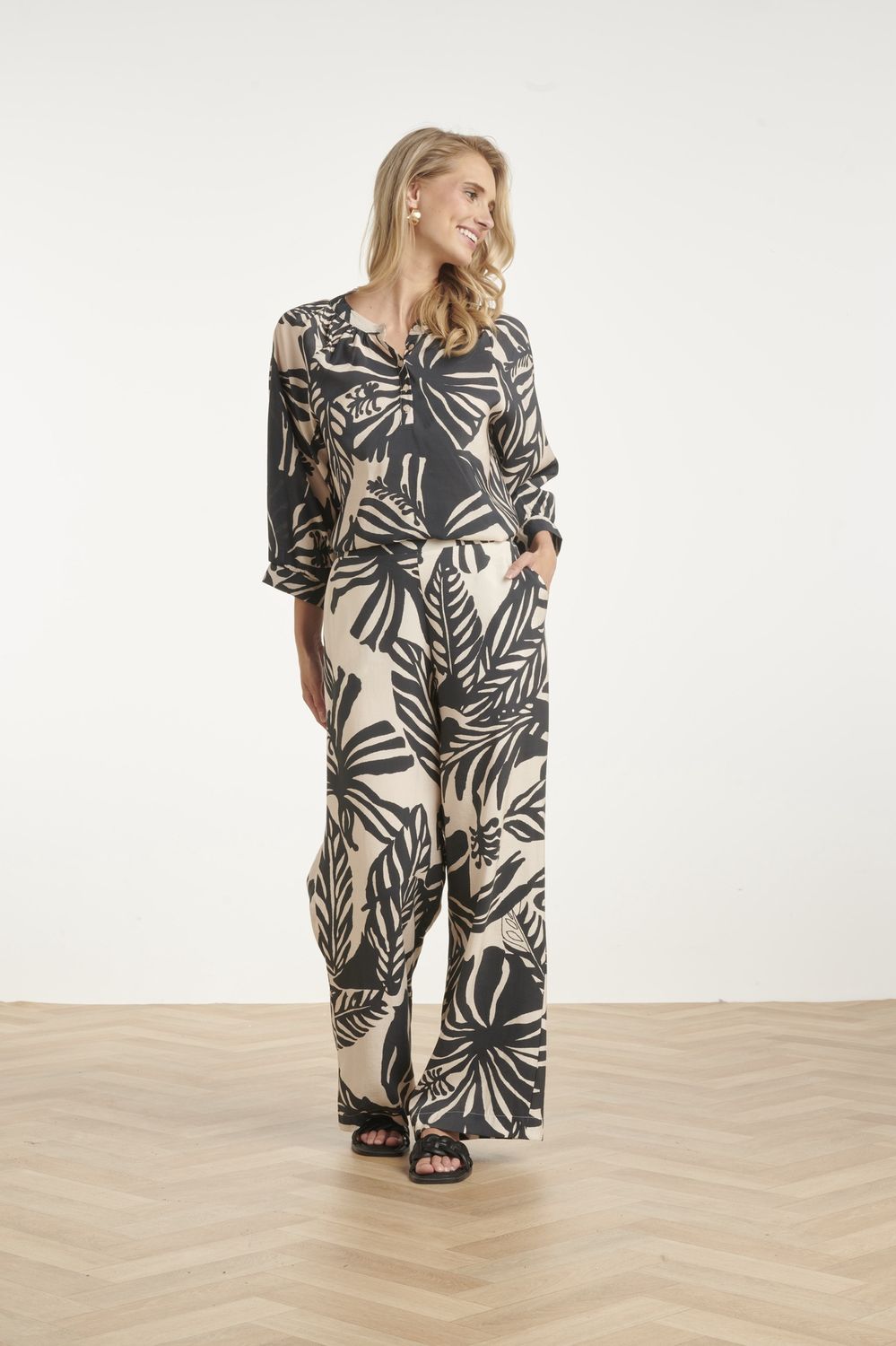 Wide Leg Trousers with Tropical Leaf Print in Black and cream