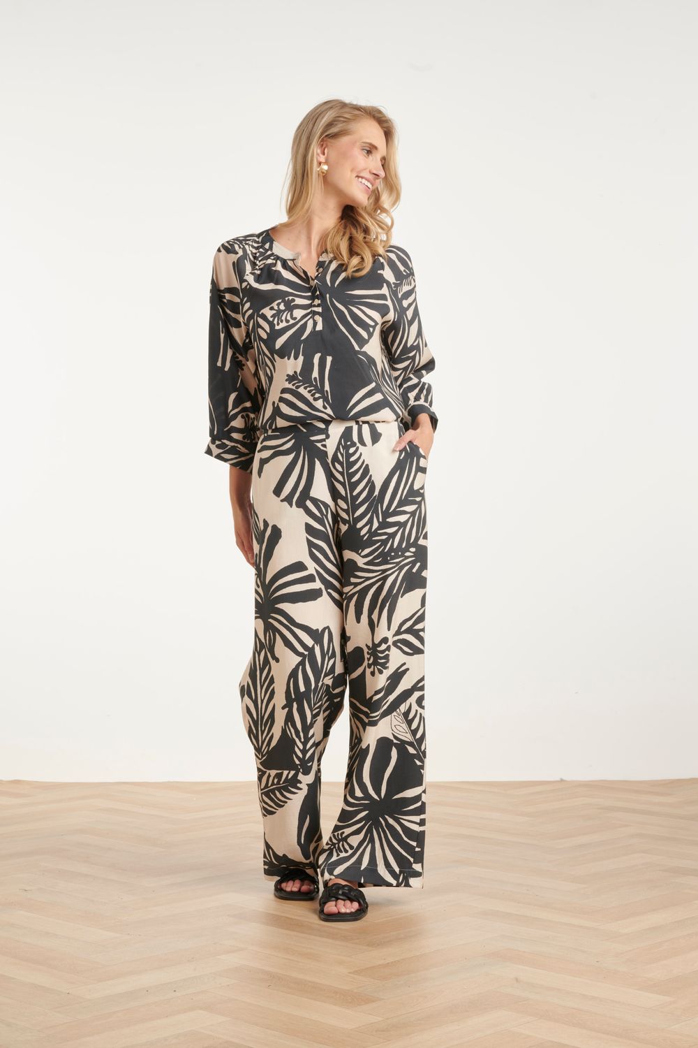 Wide Leg Trousers with Tropical Leaf Print in Black and cream