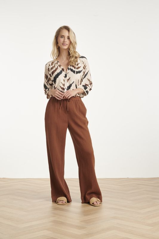 Blouse in leaf print, beige with brown and black detail