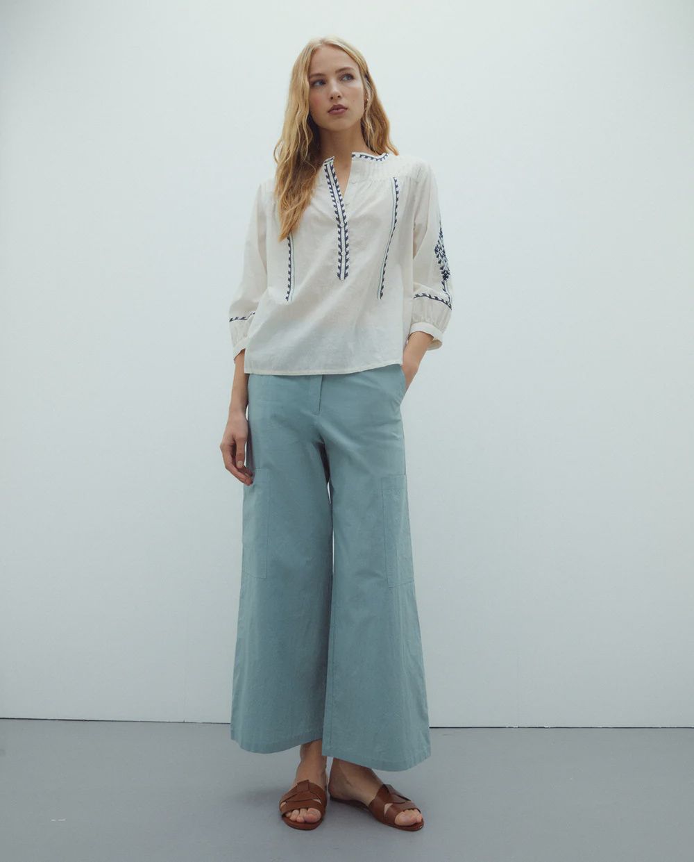 Embroidery blouse in cream