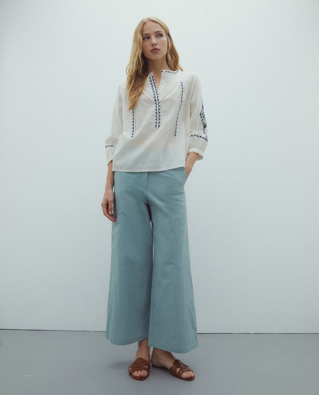 Embroidery blouse in cream