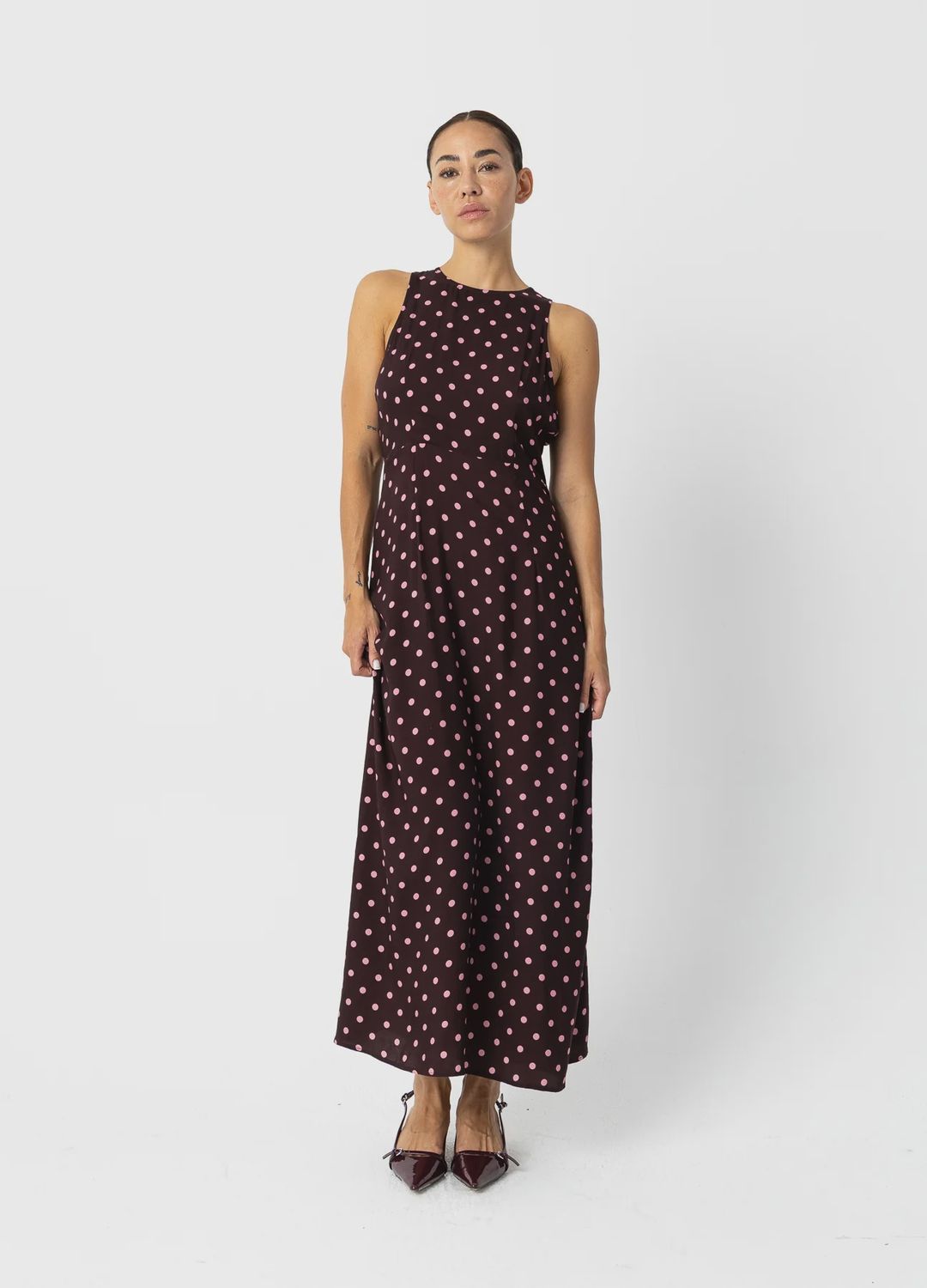 Midi dress in brown with pink polka dots