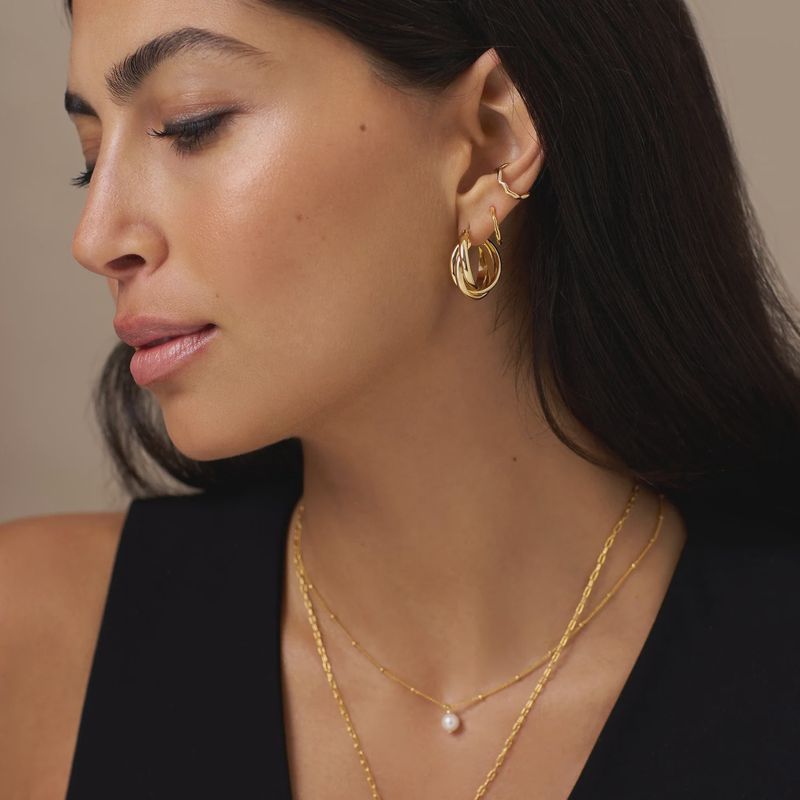 Interlocking hoop earrings gold
