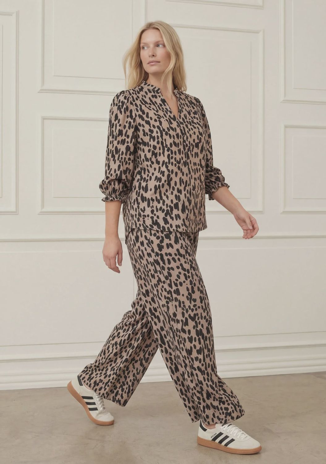 Ane loose blouse beige and black