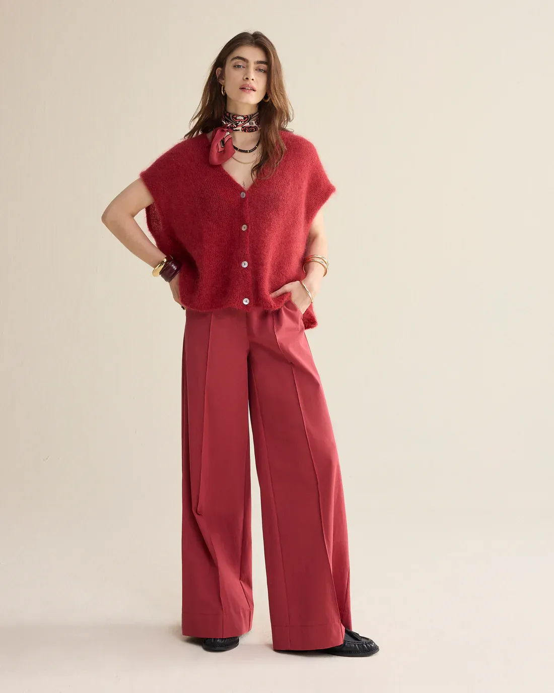 Sleeveless knitted cardigan brick red