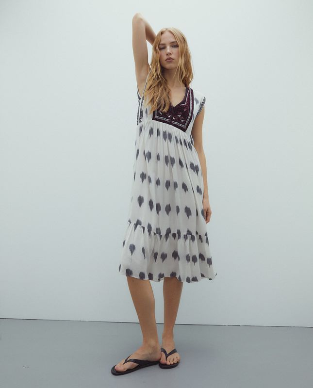 Sleeveless dress in cream with geometric print
