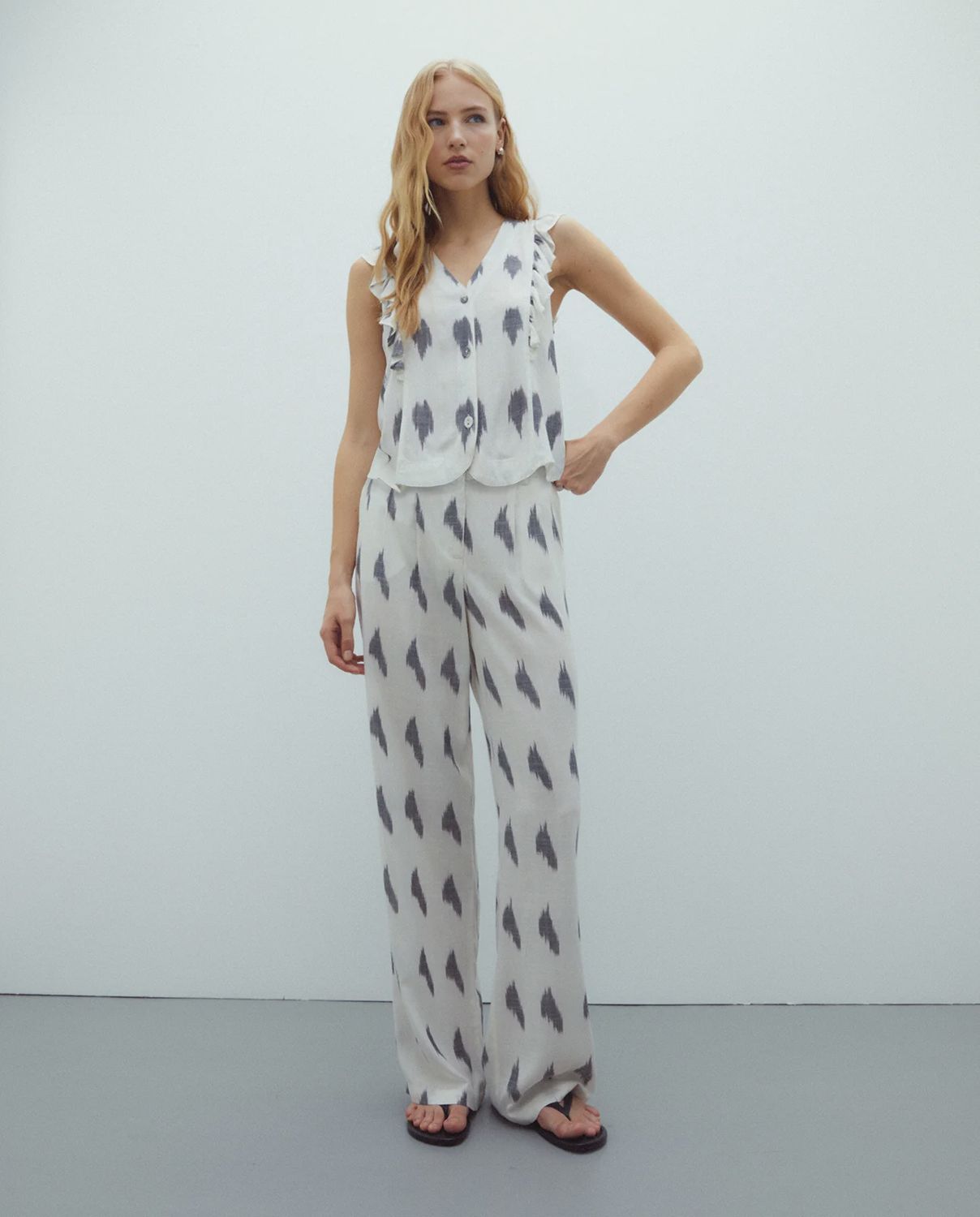 Cream trousers with geometric print