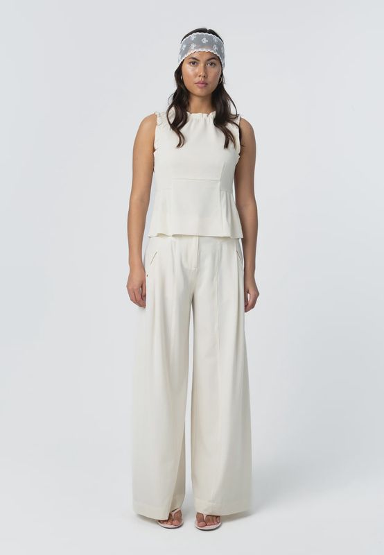 Fitted top with ruffles cream