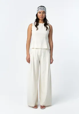 Fitted top with ruffles cream