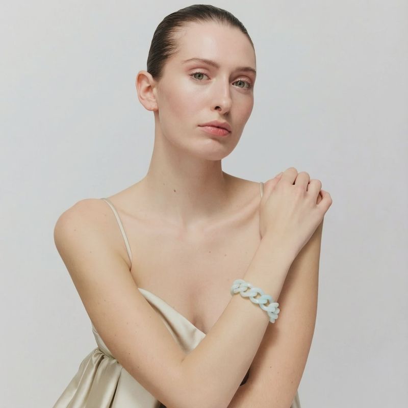 Flat chain bracelet pale blue