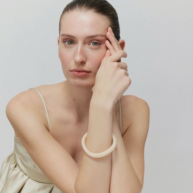 Soft edge bangle latte cream marble