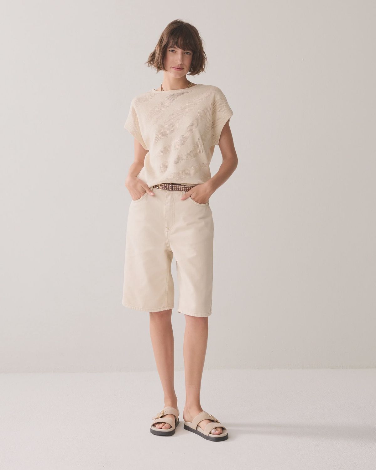 Knitted top cream with gold thread