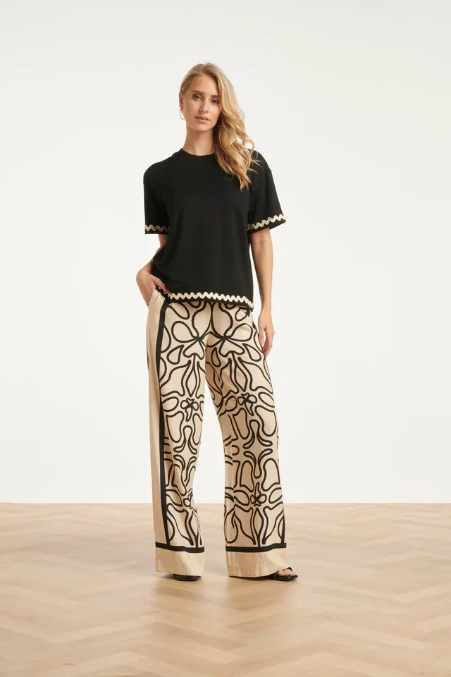 Wide Leg Trousers with Black Graphic Pattern  beige - Black